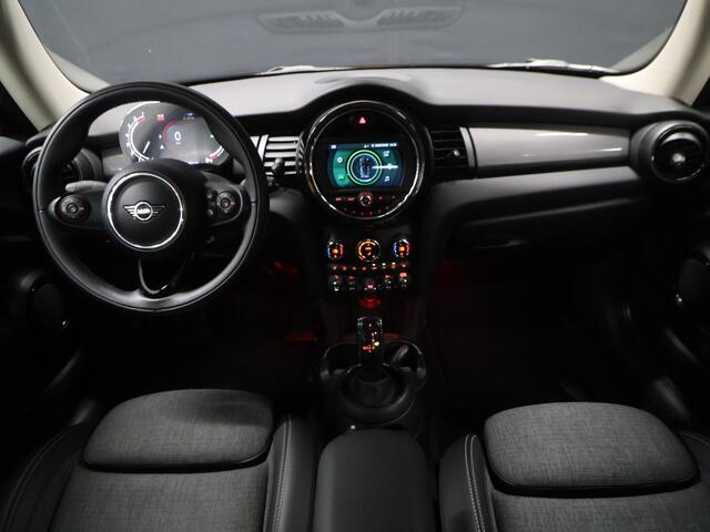 Mini COOPER 3-Deurs 1.5 Pepper [DIGITAL DASH, AUTOMAAT, NAVIGATIE, CAMERA, PDC V+A, CRUISE CONTROL, CLIMATE CONTROL, DAB, BLUETOOTH, SPORTSTUUR, BOORDCOMPUTER, NIEUWSTAAT]