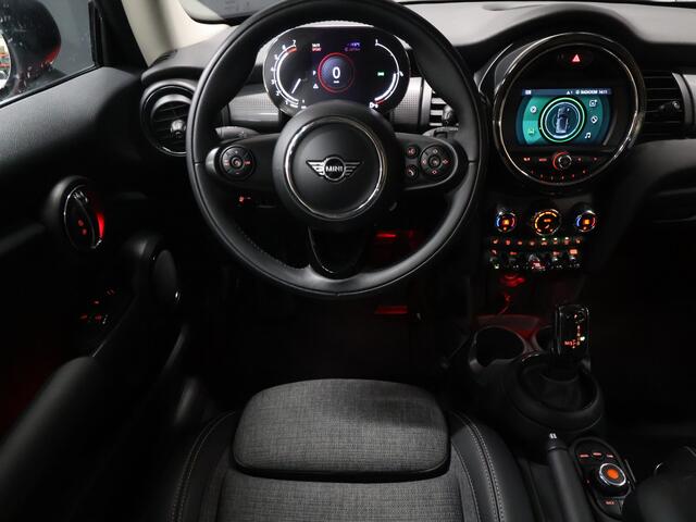 Mini COOPER 3-Deurs 1.5 Pepper [DIGITAL DASH, AUTOMAAT, NAVIGATIE, CAMERA, PDC V+A, CRUISE CONTROL, CLIMATE CONTROL, DAB, BLUETOOTH, SPORTSTUUR, BOORDCOMPUTER, NIEUWSTAAT]