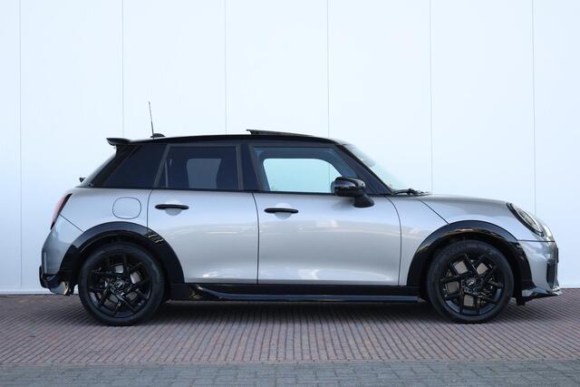 Mini COOPER 5-Deurs 1.5 C John Cooper Works XL | Pano-dak | Harman Kardon | Elektrische stoelen met geheugen | Head-up display | Comfortacces | Stoelverwarming
