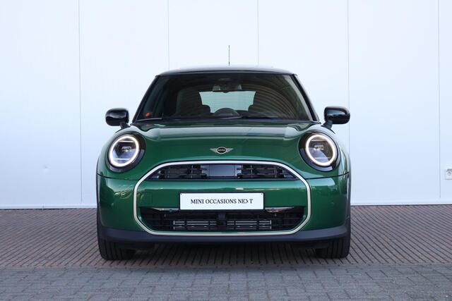 Mini COOPER 3-Deurs 1.5 C Blackyard | Pano-dak | Harman Kardon | Elektrische stoelen met geheugen | Head-up display | Comfortacces | Stoelverwarming