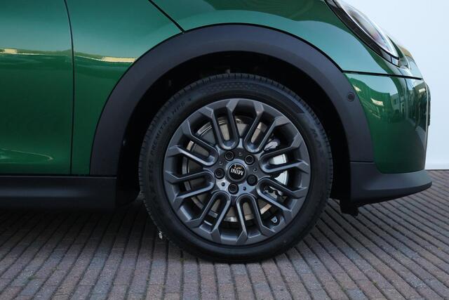 Mini COOPER 3-Deurs 1.5 C Blackyard | Pano-dak | Harman Kardon | Elektrische stoelen met geheugen | Head-up display | Comfortacces | Stoelverwarming