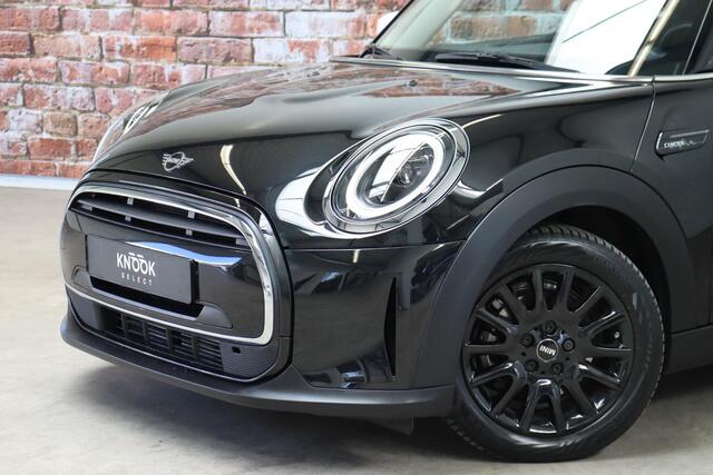 Mini COOPER Hatchback Camden Edition Automaat 5 deurs / Navigatiesysteem / DAB-Tuner / Bluetooth / Driving Assistant / LED-koplamp / Climate Control / Lichtpakket / Parkeersensoren / 16 Inch / Sfeerverlichting