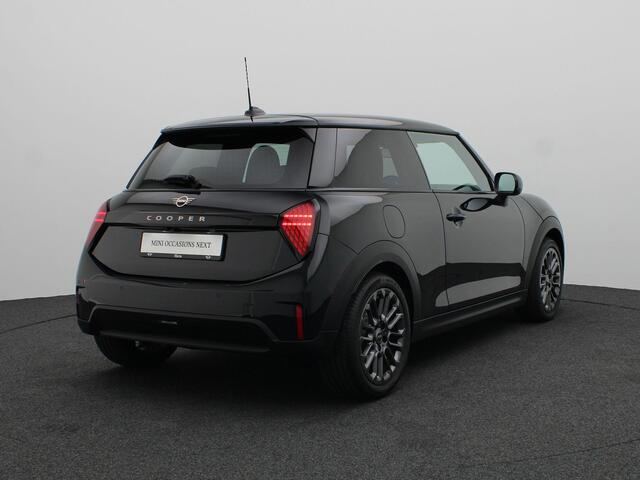 Mini COOPER 3-Deurs C Blackyard + Parking Assistant + Driving Assistant + Elektrisch verwarmde voorstoelen + 17''