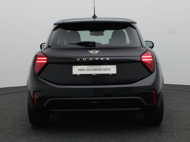 Mini COOPER 3-Deurs C Blackyard + Parking Assistant + Driving Assistant + Elektrisch verwarmde voorstoelen + 17''