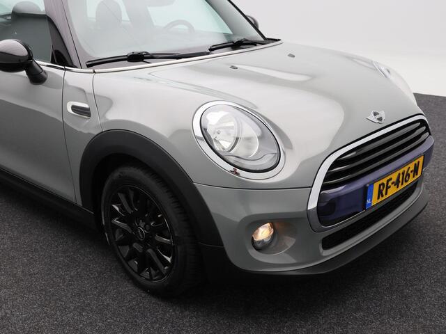 Mini COOPER 3-Deurs 1.5 Business | Cruise Control | Airco | Bluetooth | Navigatie | Parkeersensoren | 16 Inch | 101.569 Km !!