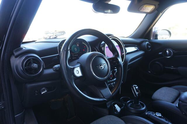 Mini COOPER 5-Deurs 1.5 Business Edition | FULL LED | HEADUP DISP. | SPORTSTOELEN | STOELVERW. | CAMERA |