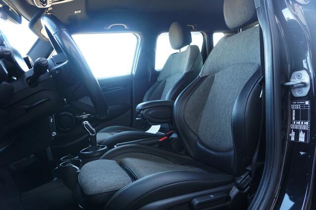 Mini COOPER 5-Deurs 1.5 Business Edition | FULL LED | HEADUP DISP. | SPORTSTOELEN | STOELVERW. | CAMERA |