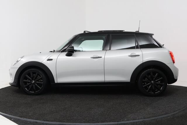 Mini COOPER 5-Deurs 1.5 Chili (PANORAMADAK, STOELVERWARMING, H/K AUDIO, DEALER ONDERHOUDEN)