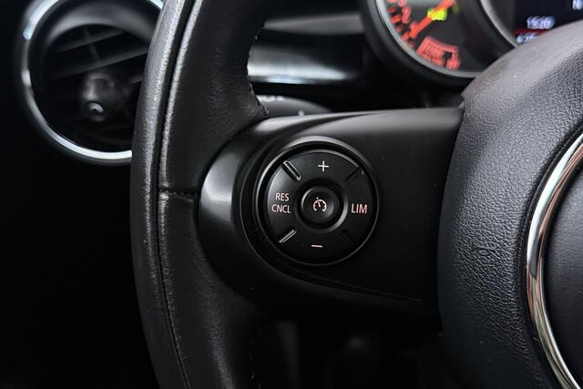 Mini COOPER 5-Deurs 1.5 Chili (PANORAMADAK, STOELVERWARMING, H/K AUDIO, DEALER ONDERHOUDEN)