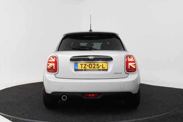 Mini COOPER 5-Deurs 1.5 Chili (PANORAMADAK, STOELVERWARMING, H/K AUDIO, DEALER ONDERHOUDEN)