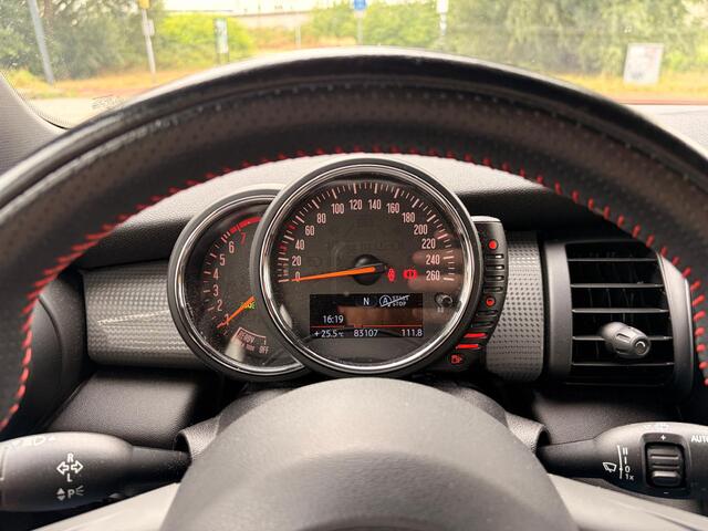 Mini COOPER 3-Deurs 1.5 Pepper | John Cooper Works | Stoelverwarming | Parkeersensoren | Cruise Control | Navigatie | Climate Control | Keyless | Ambiance Verlichting | Black Pack | JCW