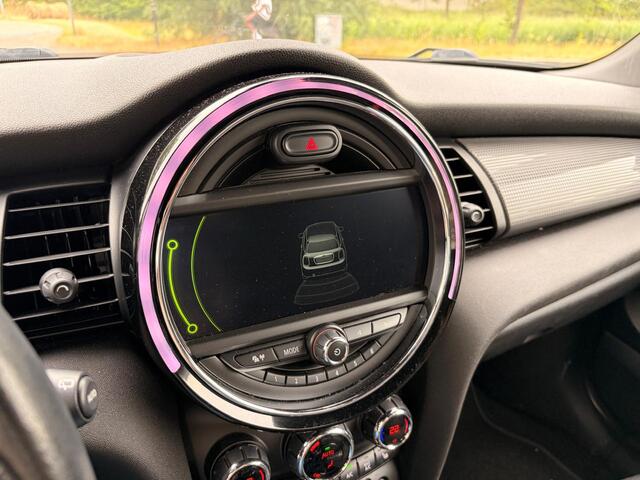 Mini COOPER 3-Deurs 1.5 Pepper | John Cooper Works | Stoelverwarming | Parkeersensoren | Cruise Control | Navigatie | Climate Control | Keyless | Ambiance Verlichting | Black Pack | JCW