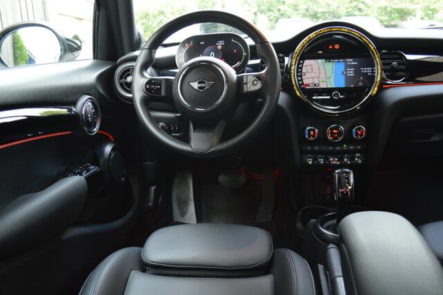 Mini COOPER 5-Deurs 1.5 Aut. Led Leder Panorama Camera Harman/Kardon Head-Up Pdc
