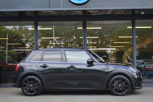 Mini COOPER 5-Deurs 1.5 Aut. Led Leder Panorama Camera Harman/Kardon Head-Up Pdc