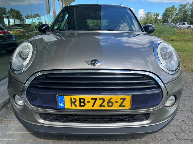 Mini COOPER 5-Deurs 1.5 Serious Business | Rijklaar incl garantie | Keyless entry Parkeersensoren Sportstoel LED