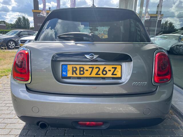 Mini COOPER 5-Deurs 1.5 Serious Business | Rijklaar incl garantie | Keyless entry Parkeersensoren Sportstoel LED