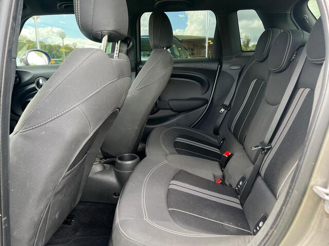 Mini COOPER 5-Deurs 1.5 Serious Business | Rijklaar incl garantie | Keyless entry Parkeersensoren Sportstoel LED