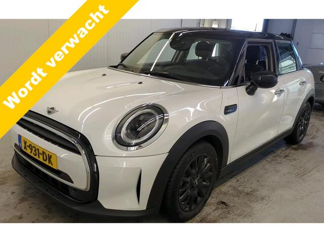 Mini COOPER 5-Deurs 1.5 136 pk Camden Edition Navigatie Led koplampen Clima + Cruise Control Parkeersensoren Dab Lmv Spiegelpakket NL Auto