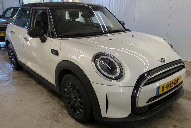 Mini COOPER 5-Deurs 1.5 136 pk Camden Edition Navigatie Led koplampen Clima + Cruise Control Parkeersensoren Dab Lmv Spiegelpakket NL Auto