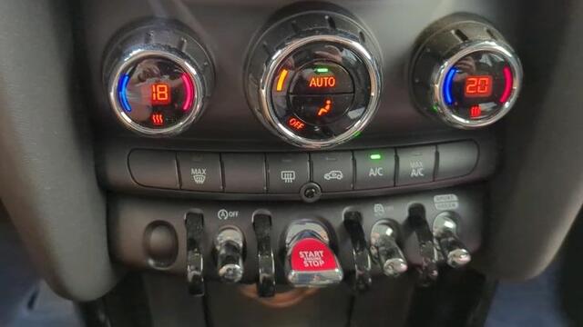 Mini COOPER 5-Deurs 1.5 136 pk Camden Edition Navigatie Led koplampen Clima + Cruise Control Parkeersensoren Dab Lmv Spiegelpakket NL Auto