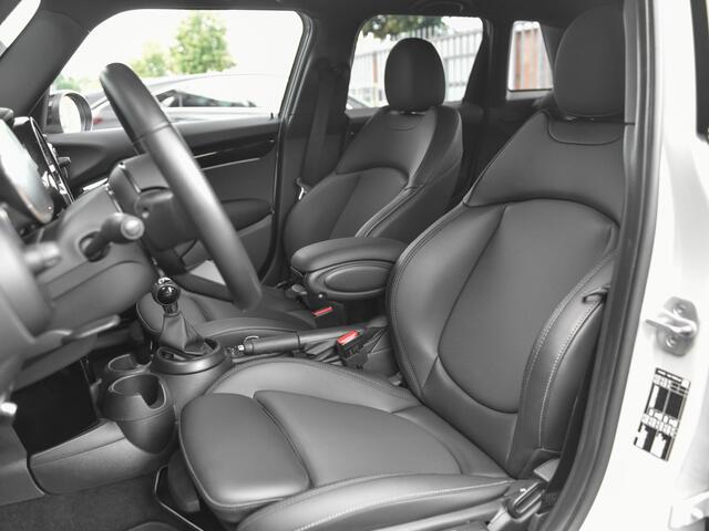 Mini COOPER 5-Deurs 1.5 Business Edition Leer Camera Led Navi Cruise