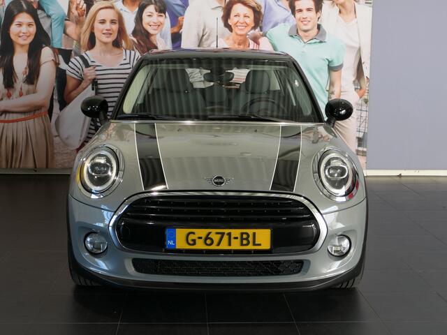 Mini COOPER 5-Deurs 1.5 *Dealer onderhouden!* - Alarm klasse 3 - Navi - Cruise - Sensor Achter -