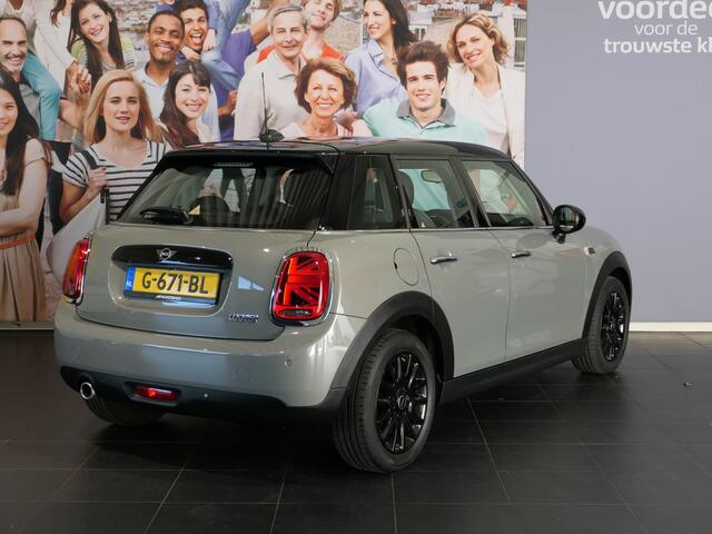 Mini COOPER 5-Deurs 1.5 *Dealer onderhouden!* - Alarm klasse 3 - Navi - Cruise - Sensor Achter -