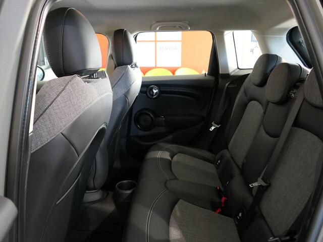 Mini COOPER 5-Deurs 1.5 *Dealer onderhouden!* - Alarm klasse 3 - Navi - Cruise - Sensor Achter -