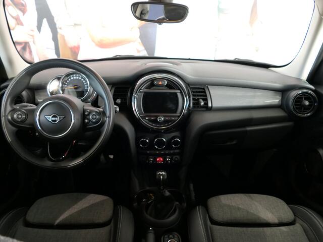 Mini COOPER 5-Deurs 1.5 *Dealer onderhouden!* - Alarm klasse 3 - Navi - Cruise - Sensor Achter -