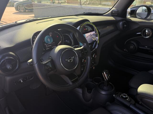 Mini COOPER 3-Deurs 1.5 Resolute Edition | Pano | Harman / Kardon | Apple Carplay | Leder | Stoelverwarming | Achteruitrijcamera |