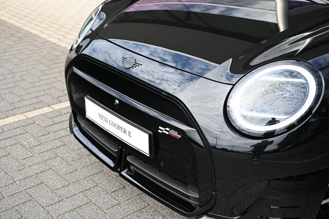 Mini COOPER Hatchback E / John Cooper Works / Pakket L / 18" JCW Lap Spoke 2-tone