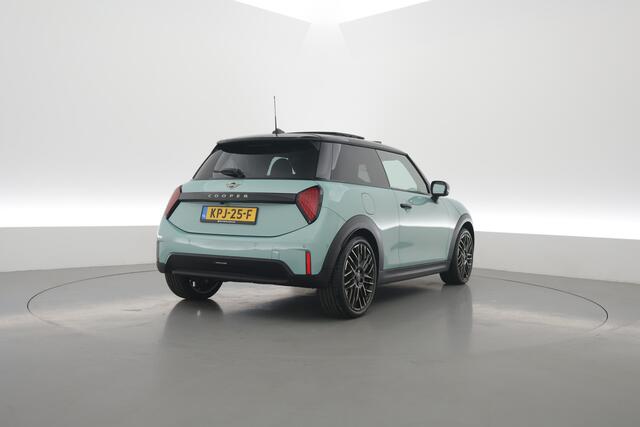 Mini COOPER 3-Deurs 1.5 C Favoured L | Pano | HUD | Harman Kardon | Stoel- Stuurverw. | 18'' | Leder | 360cam | NAV+ CarPlay
