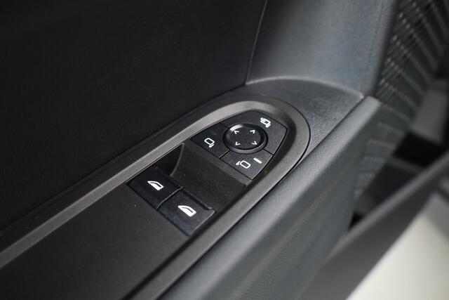 Mini COOPER 3-Deurs 1.5 C Favoured L | Pano | HUD | Harman Kardon | Stoel- Stuurverw. | 18'' | Leder | 360cam | NAV+ CarPlay