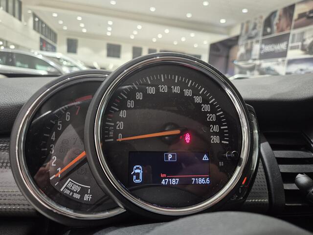 Mini COOPER 5-Deurs 1.5 | Automaat | Navigatie | Cruise Control | Bluetooth |