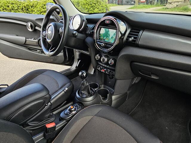 Mini COOPER Mini 1.5 Cooper! Airco! Lm Velgen! Navi! NL auto! Apk 8-2027! SUMMER SALE!