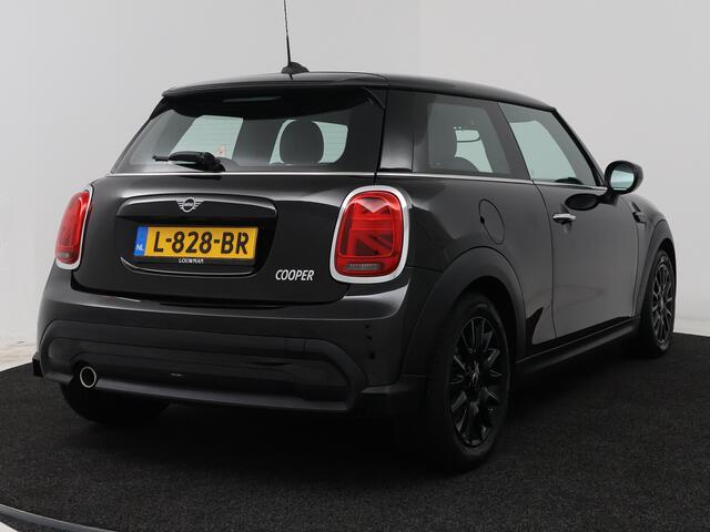 Mini COOPER 3-Deurs 1.5 Business Edition | Climate Control | Navigatie | Parkeersensoren | LED | Onderweg-naar-dealer