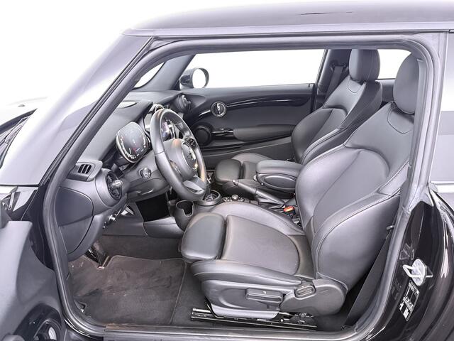 Mini COOPER 3-Deurs 1.5 Business Edition | Climate Control | Navigatie | Parkeersensoren | LED | Onderweg-naar-dealer