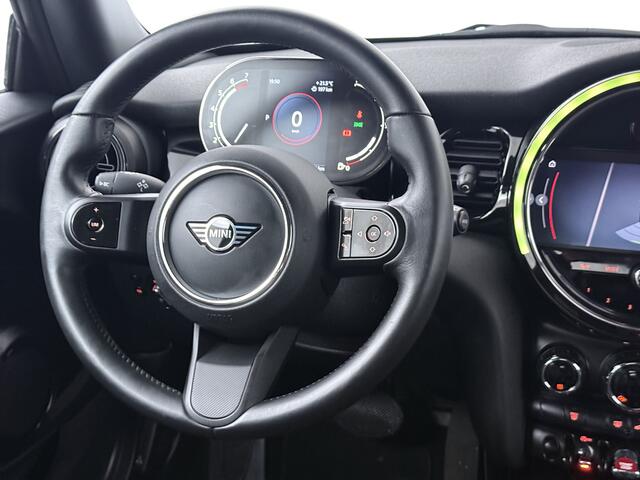 Mini COOPER 3-Deurs 1.5 Business Edition | Climate Control | Navigatie | Parkeersensoren | LED | Onderweg-naar-dealer