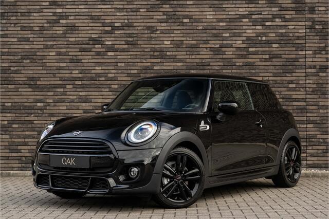 Mini COOPER 3-Deurs 1.5 Aut. Dalston Edition | JCW-Trim | Navi | Carplay | Sportstoelen | PDC | 17"LM | NL Auto | Midnight Black