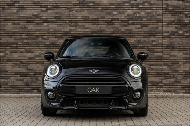 Mini COOPER 3-Deurs 1.5 Aut. Dalston Edition | JCW-Trim | Navi | Carplay | Sportstoelen | PDC | 17"LM | NL Auto | Midnight Black