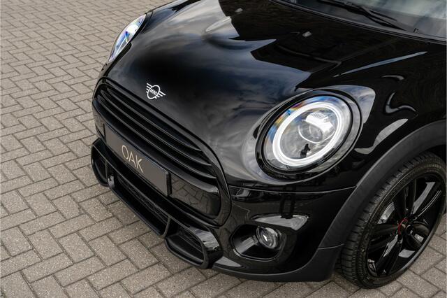 Mini COOPER 3-Deurs 1.5 Aut. Dalston Edition | JCW-Trim | Navi | Carplay | Sportstoelen | PDC | 17"LM | NL Auto | Midnight Black