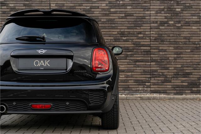 Mini COOPER 3-Deurs 1.5 Aut. Dalston Edition | JCW-Trim | Navi | Carplay | Sportstoelen | PDC | 17"LM | NL Auto | Midnight Black