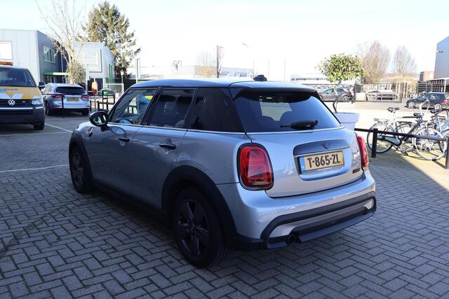 Mini COOPER 1.5 Cooper Camden Edition 1e Eigenaar | Volledig Onderh | NAP | BTW | Carplay | Navi | Cruise | DAB | Full Led | Start/Stop | Hill-Hold | PDC