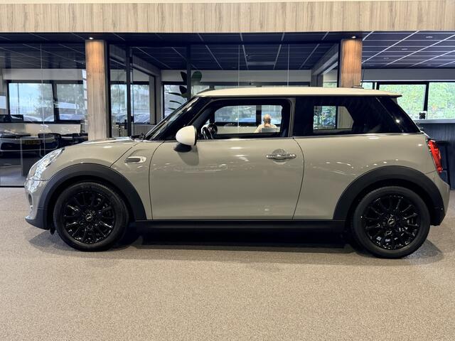 Mini COOPER 3-Deurs 1.5 Serious Business NAP | Nardo grey/White | Navigatie | LED | Stoelverwarming