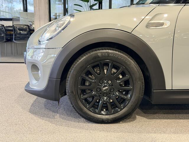 Mini COOPER 3-Deurs 1.5 Serious Business NAP | Nardo grey/White | Navigatie | LED | Stoelverwarming