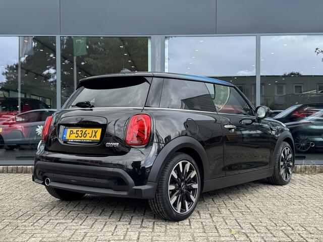 Mini COOPER 3-Deurs 1.5 Classic | DEALER ONDERHOUDEN | UNIEK DAK | STUURWIELVERWARMING |