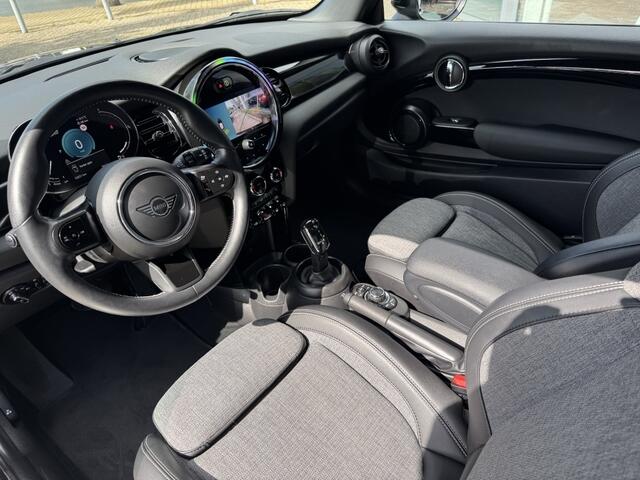 Mini COOPER 3-Deurs 1.5 Classic | DEALER ONDERHOUDEN | UNIEK DAK | STUURWIELVERWARMING |