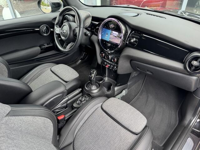 Mini COOPER 3-Deurs 1.5 Classic | DEALER ONDERHOUDEN | UNIEK DAK | STUURWIELVERWARMING |