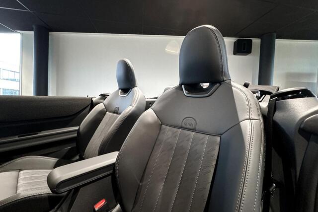 Mini COOPER Cabrio 2.0 Cooper C John Cooper Works | Pakket M | Harman Kardon | Stoelverwarming | Comfort Access | Head-Up Display | Meer MINI Weken 7000