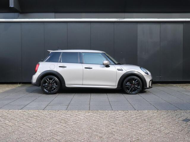 Mini COOPER 5-Deurs 1.5 MINI Yours | AUT. | SPORTSTOELEN | CAMERA | STOEL/STUURVERW. | CRUISE | NAVI |